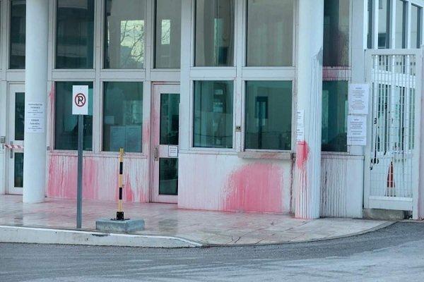 سفارت آمریکا در یونان هدف حمله قرار گرفت، 8 نفر بازداشت شدند سفارت آمریکا در یونان هدف حمله نهاده شد، 8 نفر بازداشت شدند