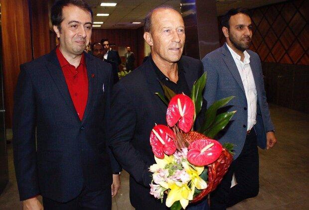 کالدرون بیرون از باشگاه پرسپولیس قرارداد می بندد کالدرون بیرون از باشگاه پرسپولیس قرارداد می بندد