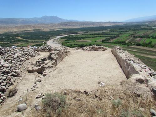 کشف شواهدی جدید از معماری در قلعه سانسیز زنجان کشف شواهدی جدید از معماری در قلعه سانسیز زنجان