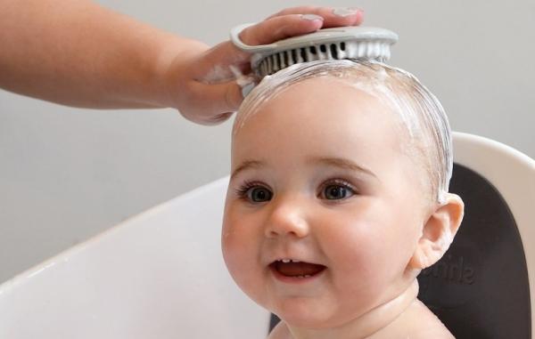 17 روش خانگی برای درمان بیماری کلاه گهواره در نوزادان