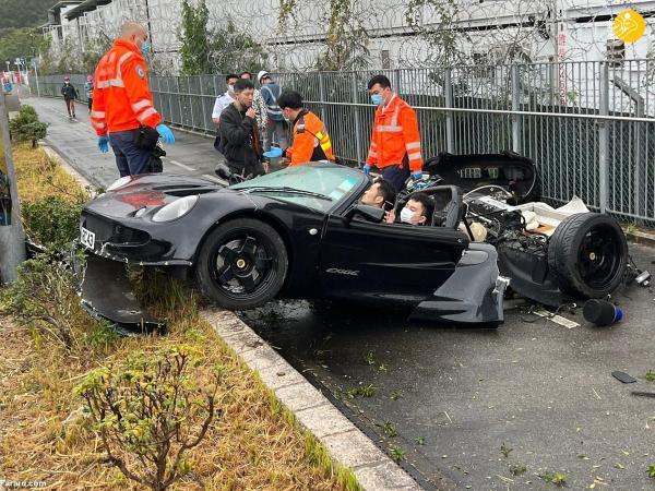 برخورد شدید خودروی لوکس لوتوس اگزیج به تیر چراغ برق