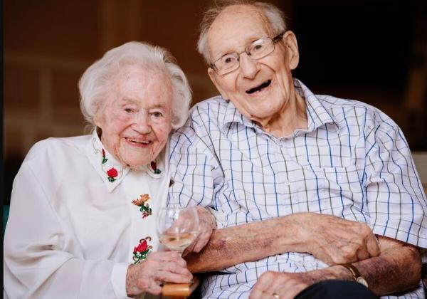 پدربزرگ ها و مادربزرگ های امروزی نسبت به گذشته شادترند